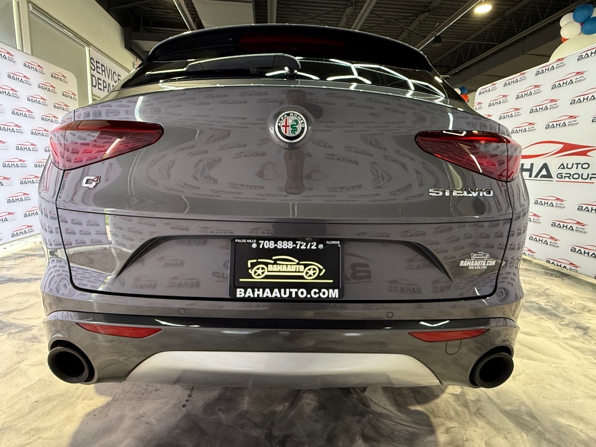 2022 Alfa Romeo Stelvio Ti photo 9