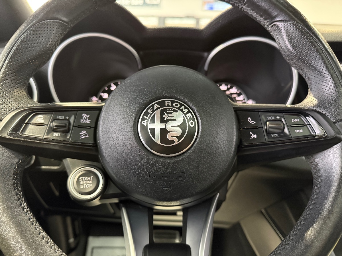 2022 Alfa Romeo Stelvio Ti photo 12