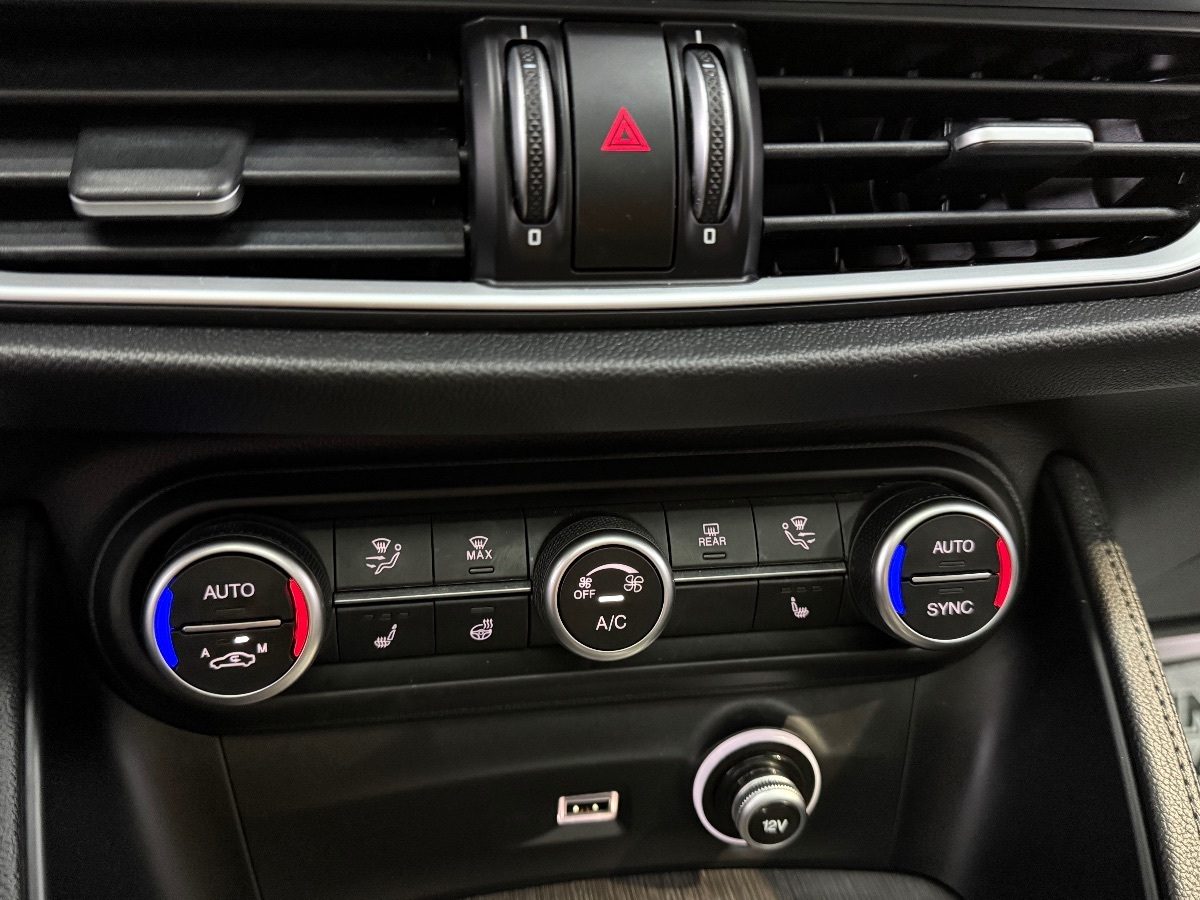 2022 Alfa Romeo Stelvio Ti photo 19