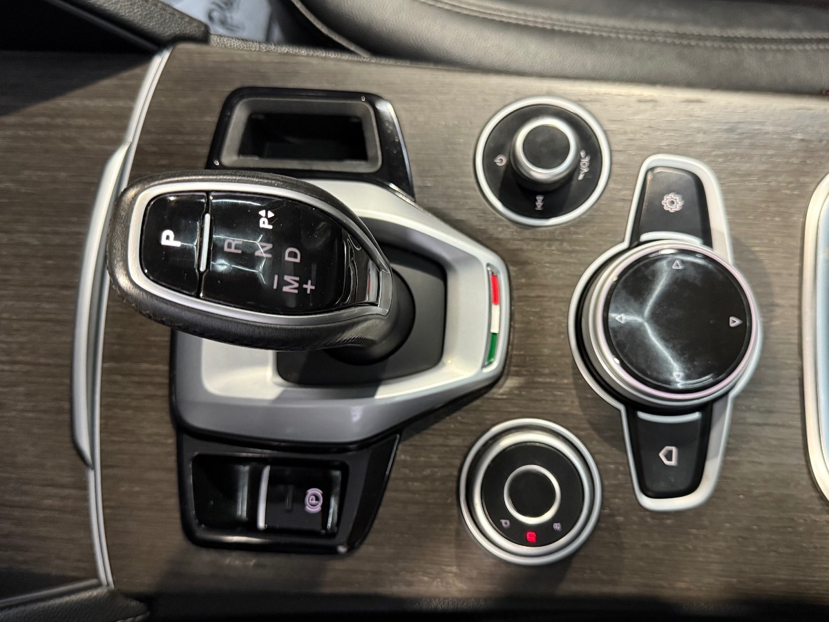 2022 Alfa Romeo Stelvio Ti photo 20