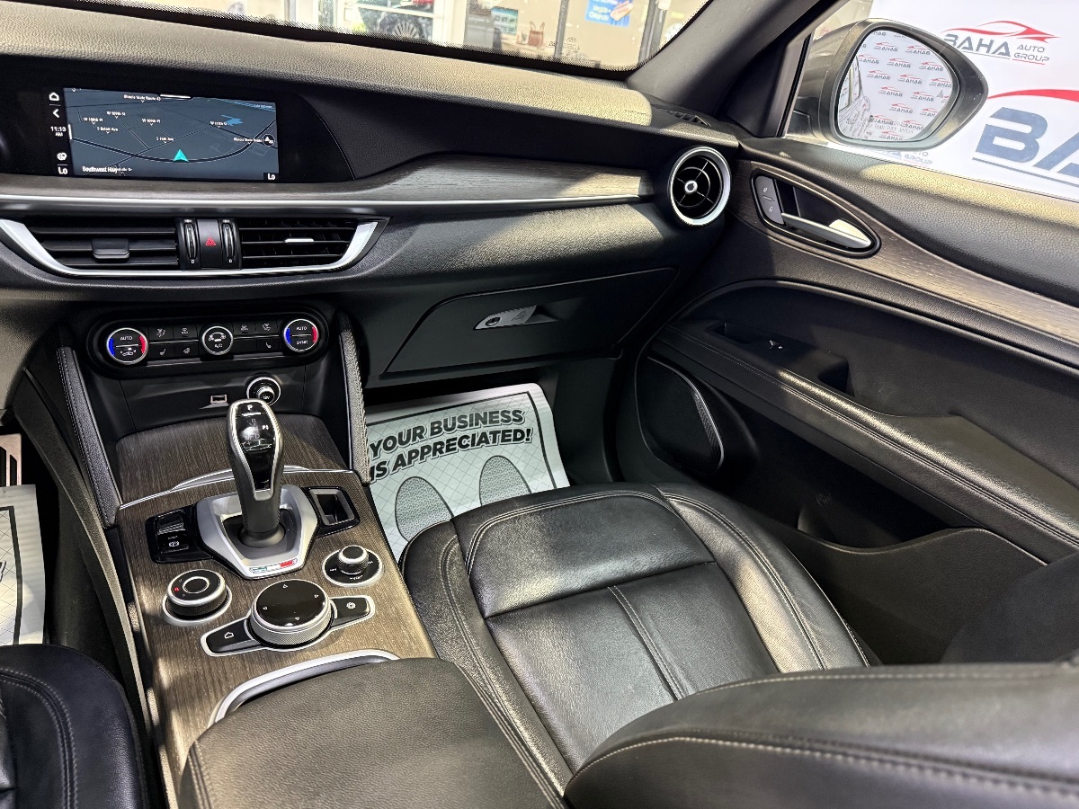 2022 Alfa Romeo Stelvio Ti photo 25