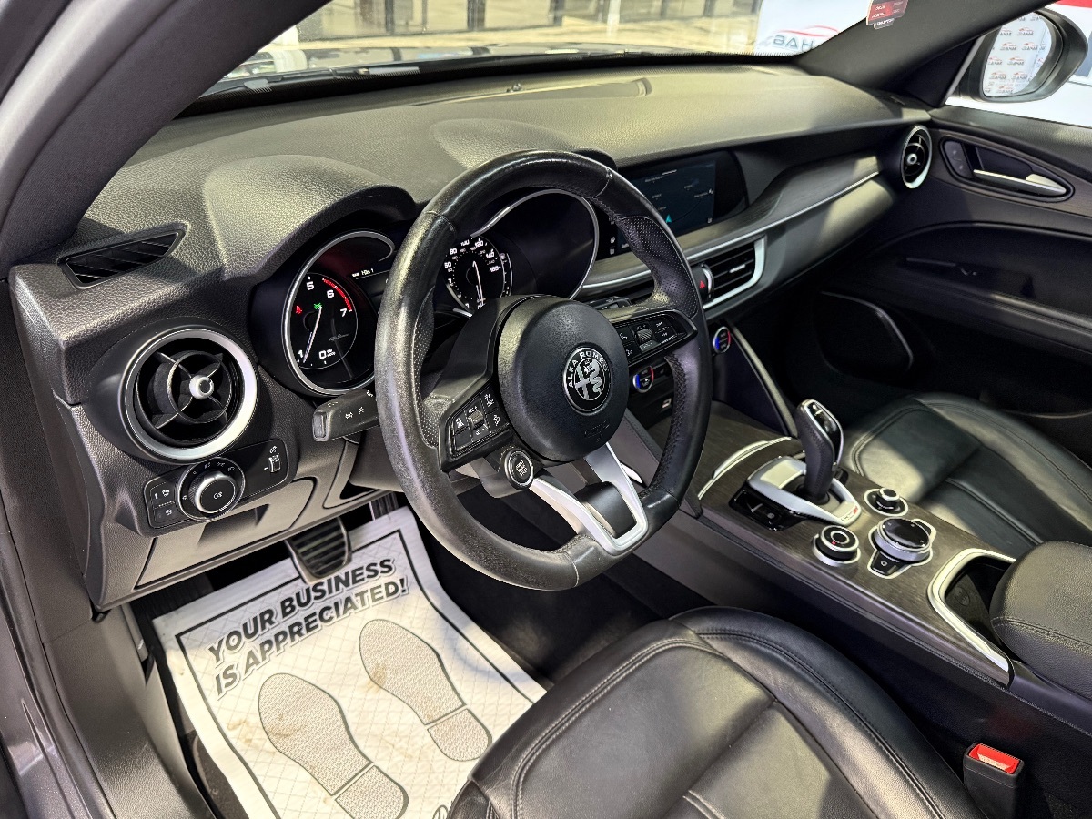 2022 Alfa Romeo Stelvio Ti photo 29