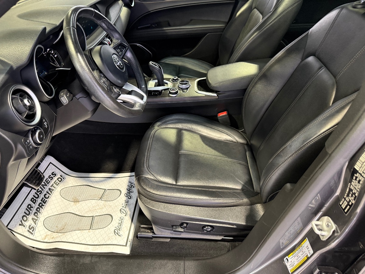 2022 Alfa Romeo Stelvio Ti photo 32