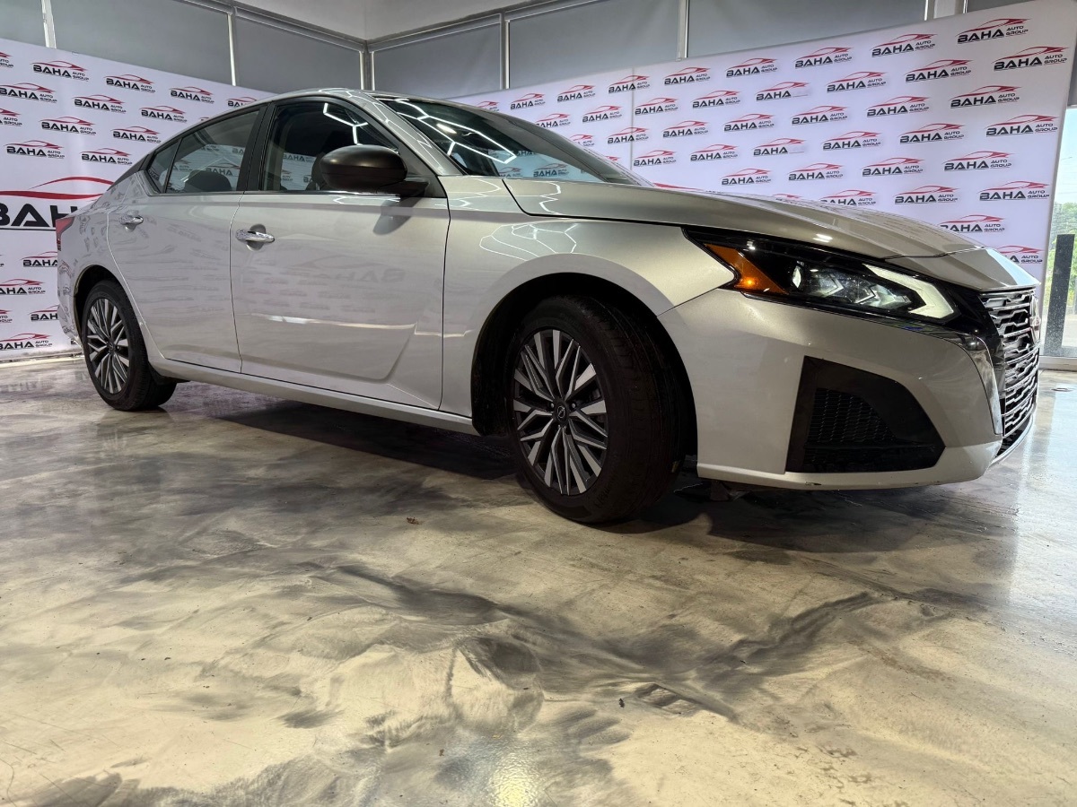 2024 Nissan Altima 2.5 SV photo 3