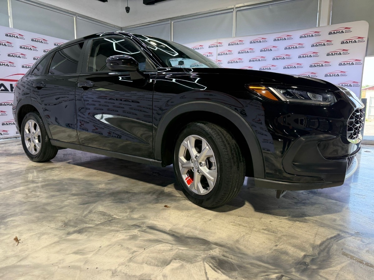 2025 Honda HR-V LX photo 3