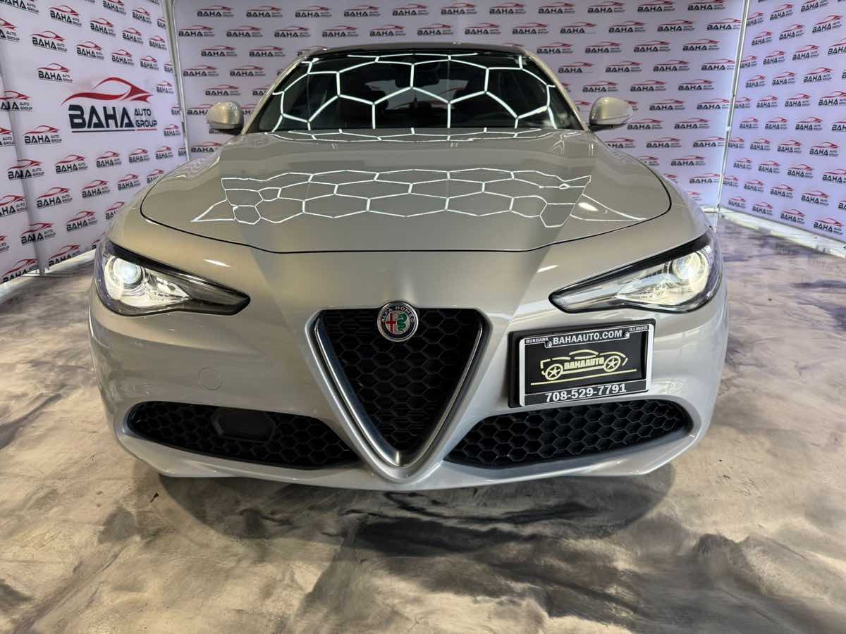 2021 Alfa Romeo Giulia photo 3