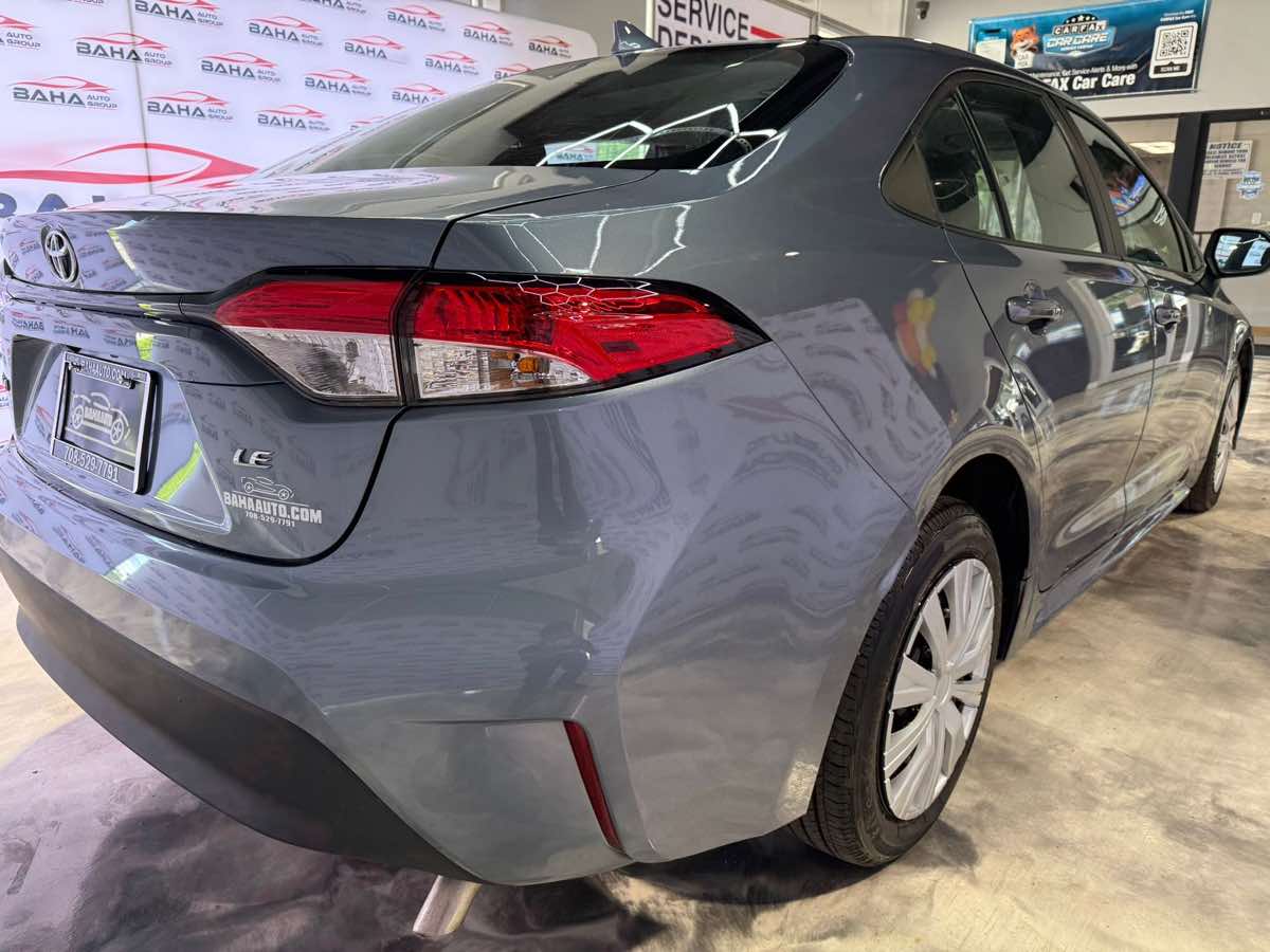 2025 Toyota Corolla LE photo 4