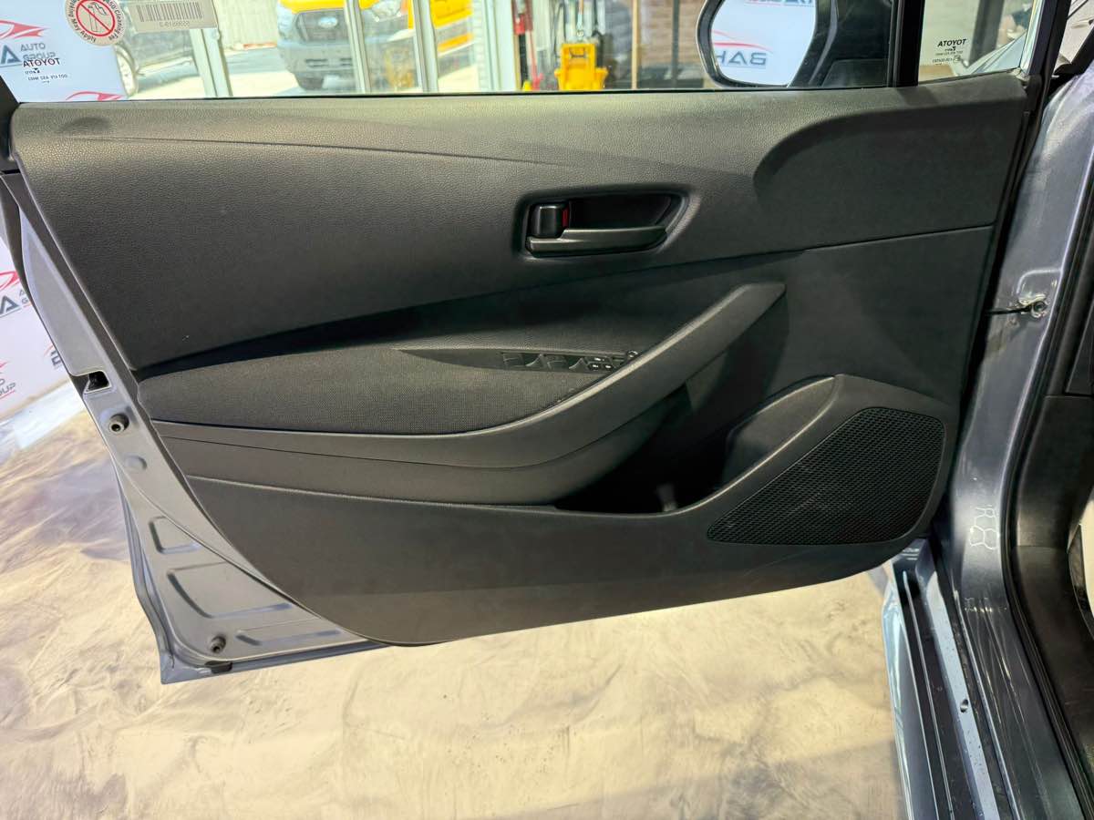 2025 Toyota Corolla LE photo 14