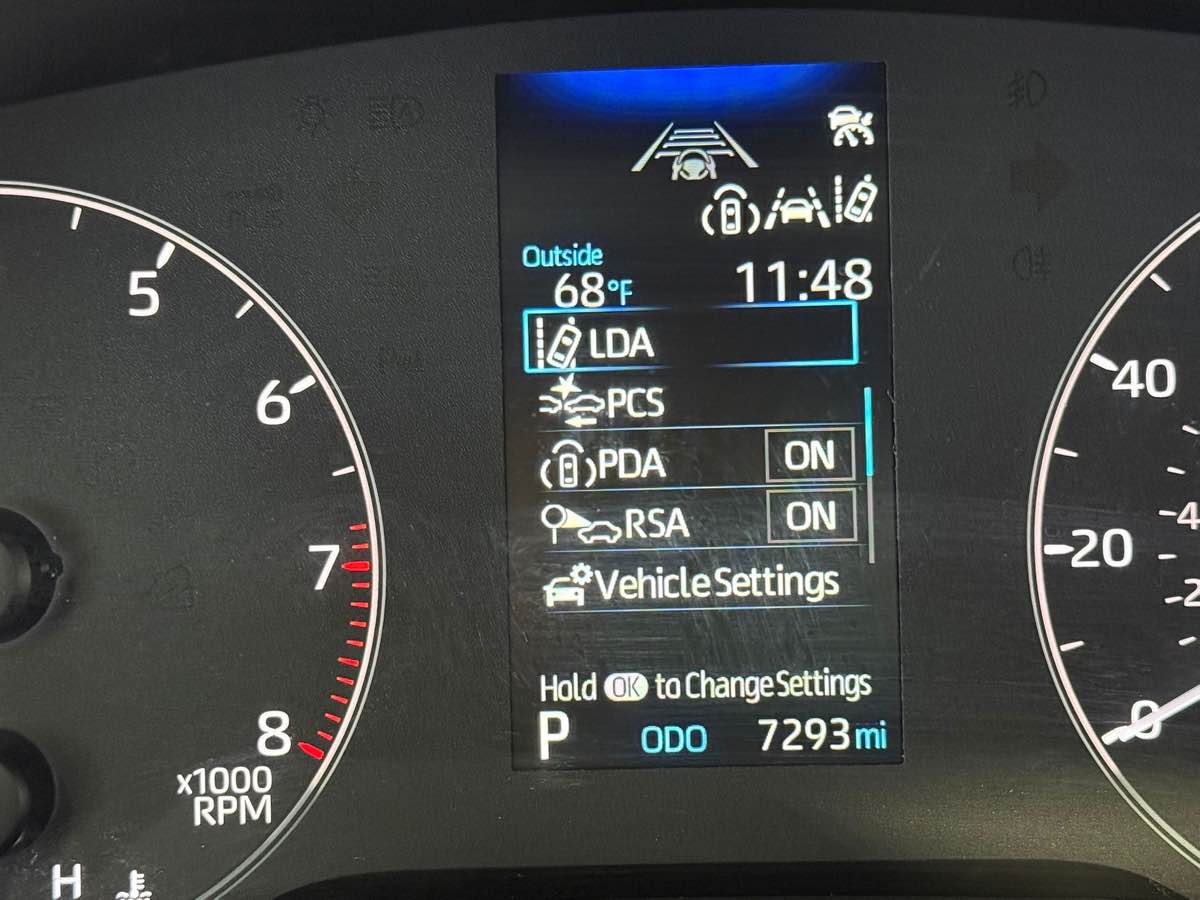 2025 Toyota Corolla LE photo 20