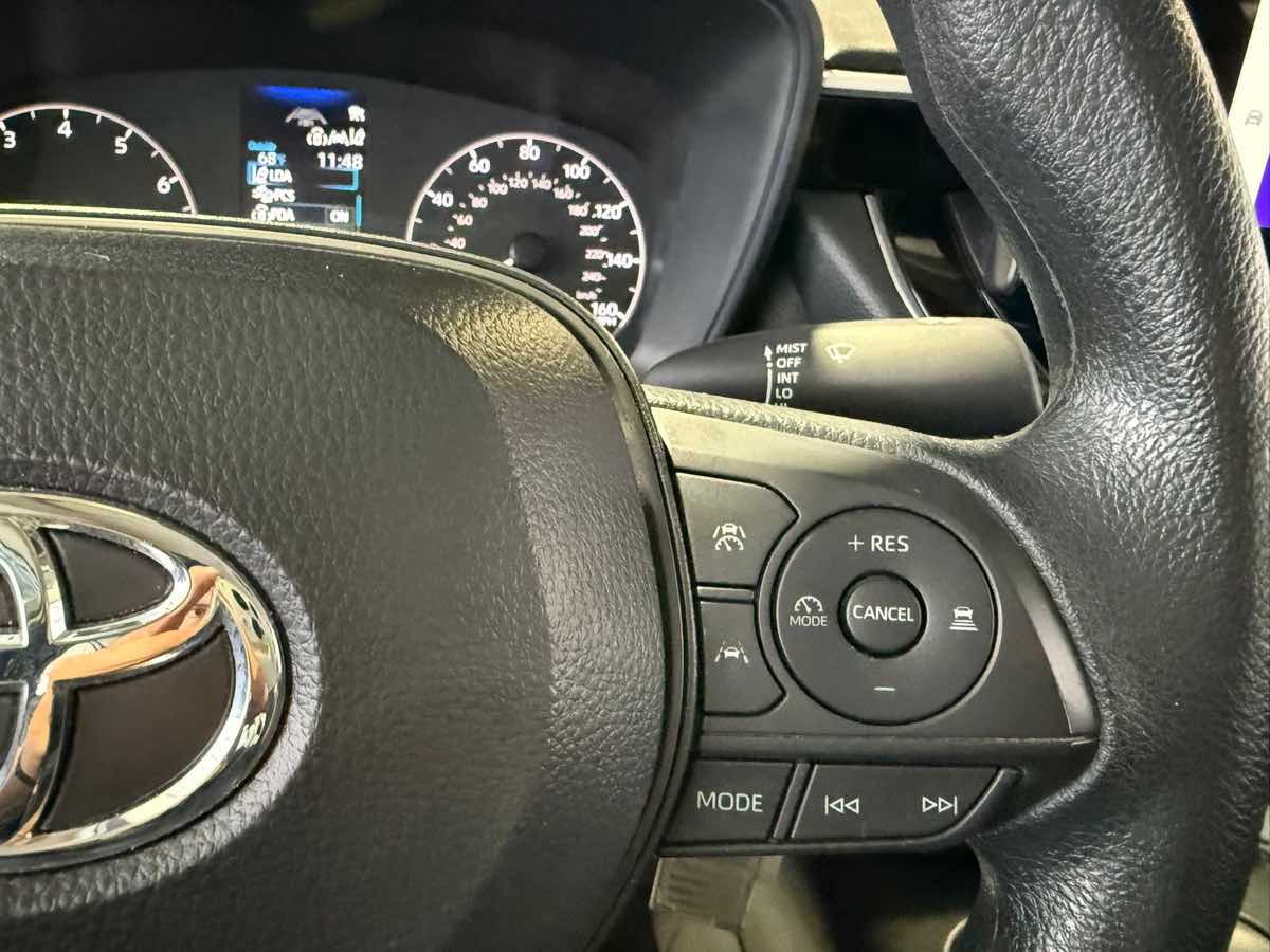 2025 Toyota Corolla LE photo 23