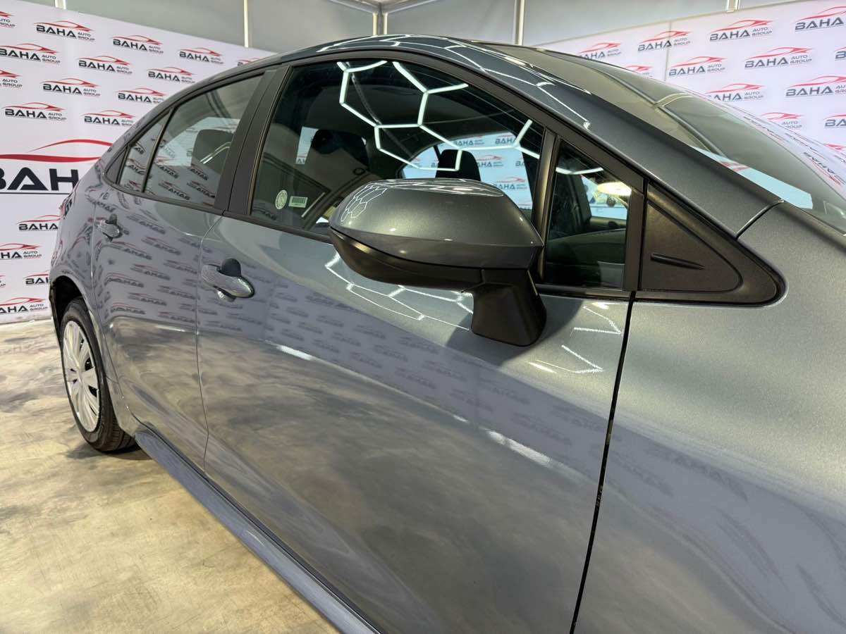 2025 Toyota Corolla LE photo 3