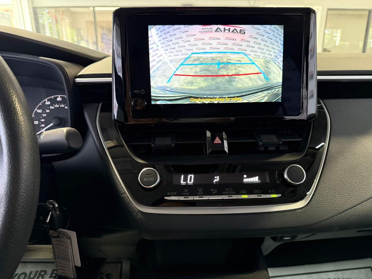 2025 Toyota Corolla LE photo 24