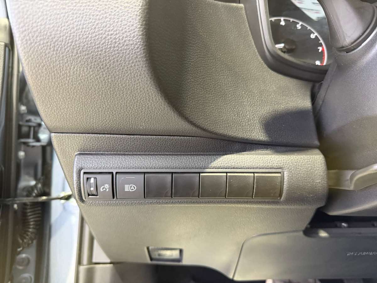 2025 Toyota Corolla LE photo 27