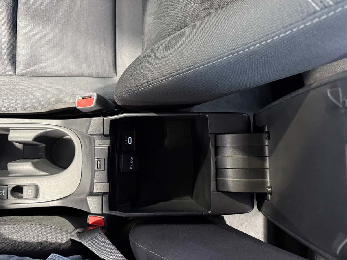 2025 Toyota Corolla LE photo 29