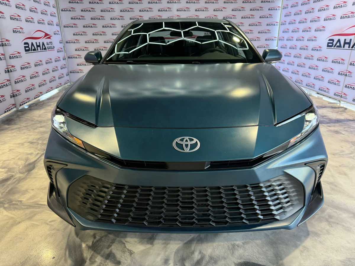 2025 Toyota Camry SE photo 4