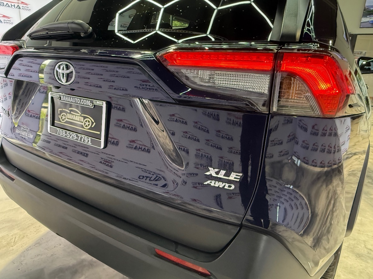 2022 Toyota RAV4 XLE photo 8