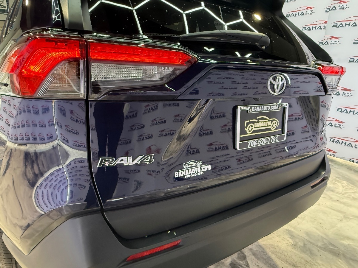 2022 Toyota RAV4 XLE photo 9