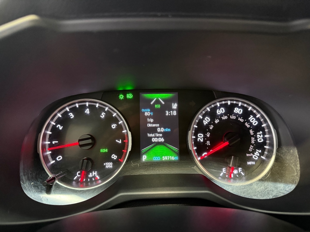 2022 Toyota RAV4 XLE photo 14