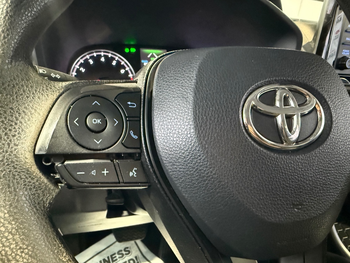 2022 Toyota RAV4 XLE photo 18