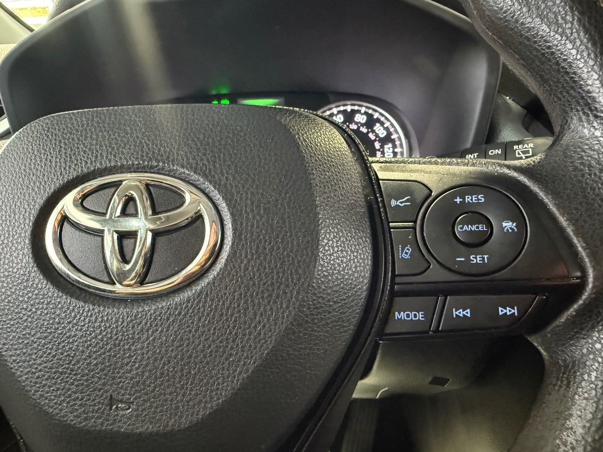 2022 Toyota RAV4 XLE photo 17