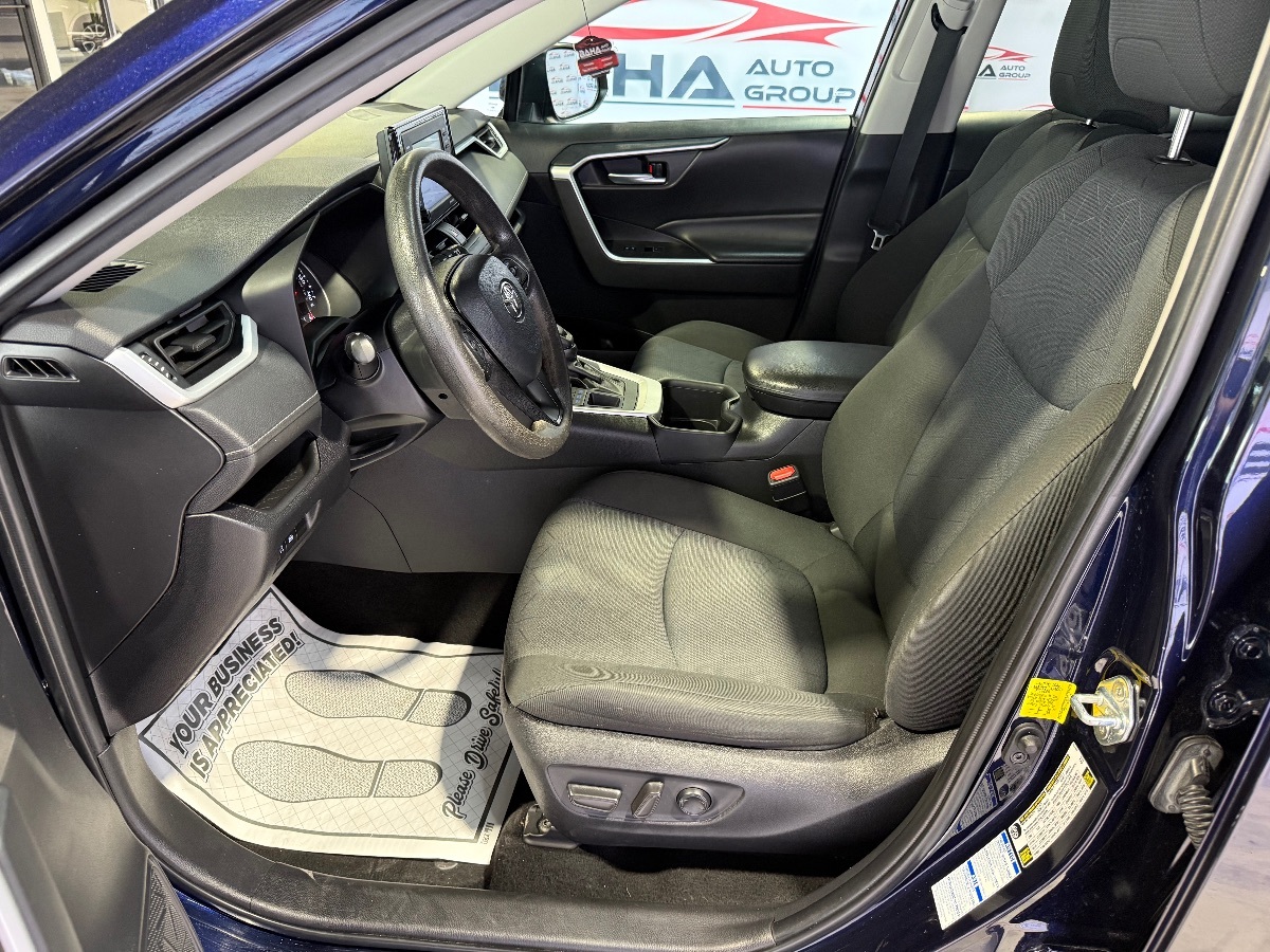 2022 Toyota RAV4 XLE photo 29