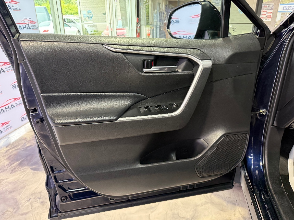 2022 Toyota RAV4 XLE photo 32