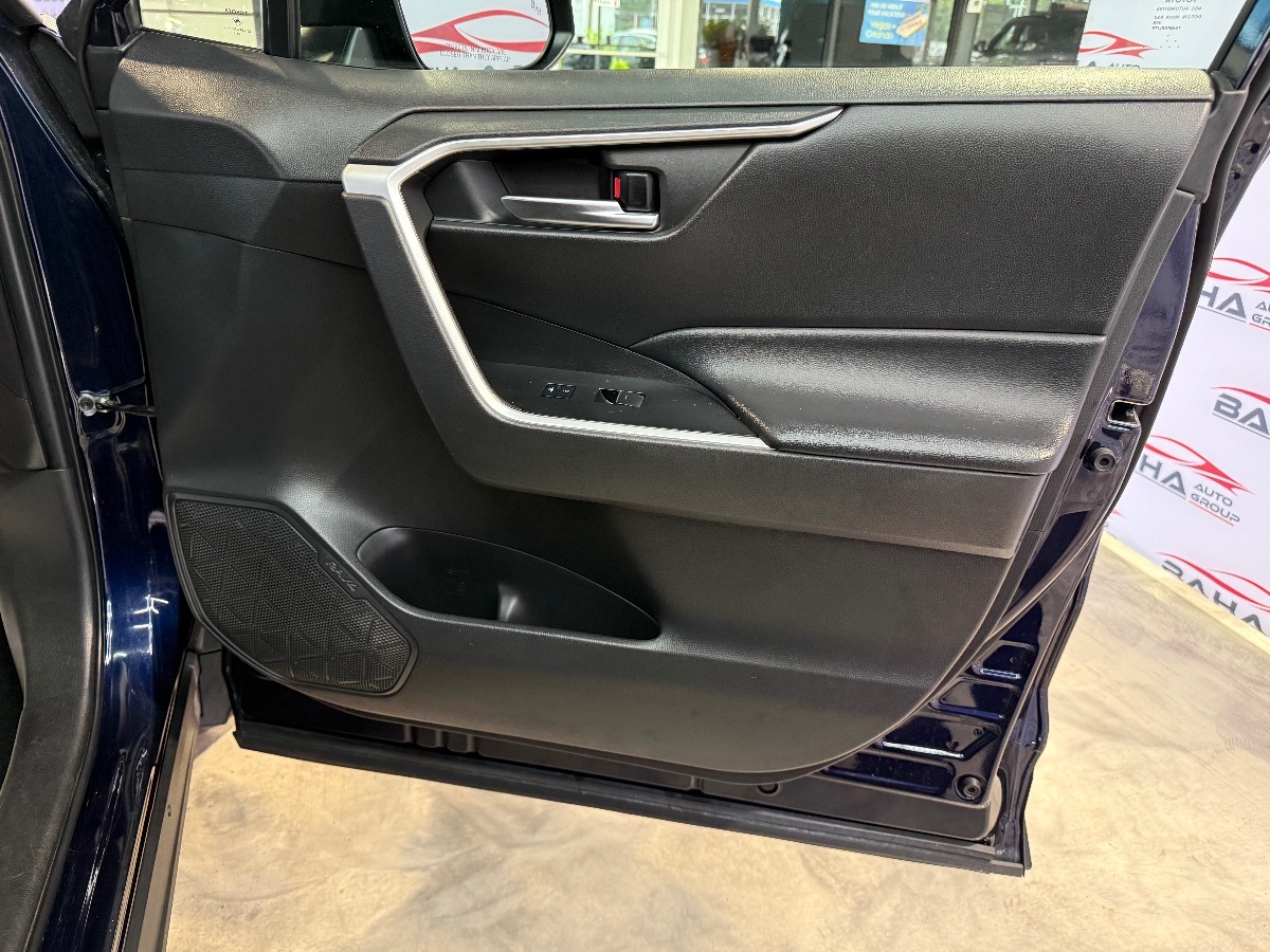 2022 Toyota RAV4 XLE photo 45