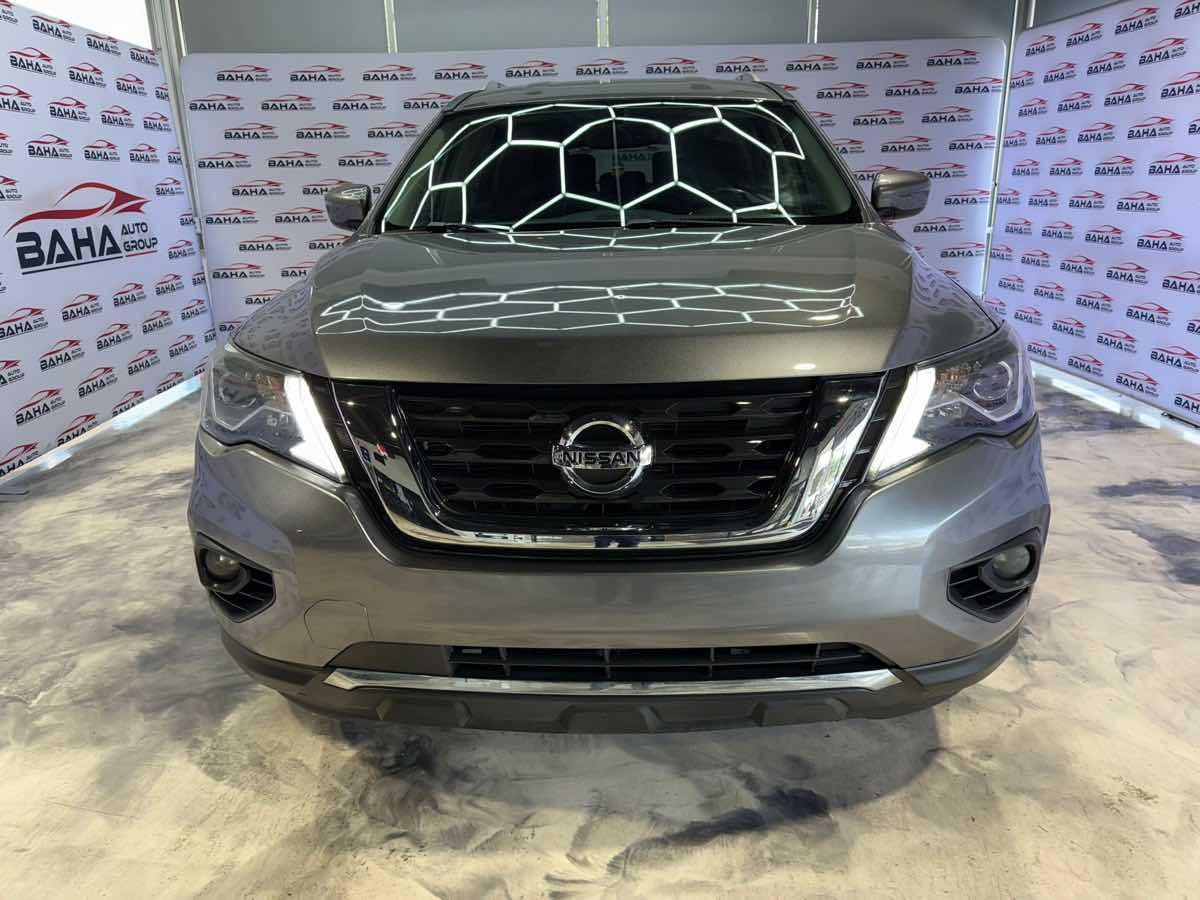 2018 Nissan Pathfinder SV photo 2