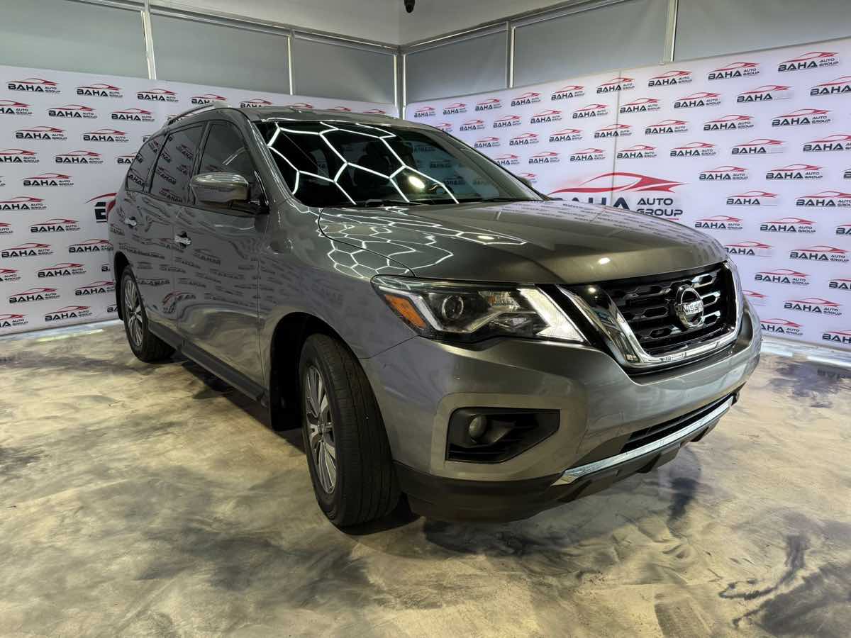 2018 Nissan Pathfinder SV photo 3