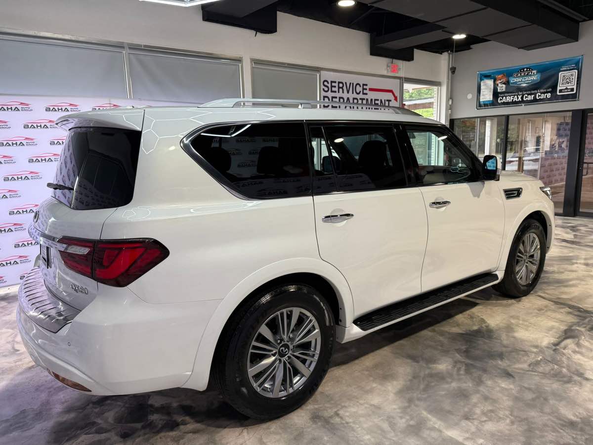 2021 Infiniti QX80 Luxe photo 2