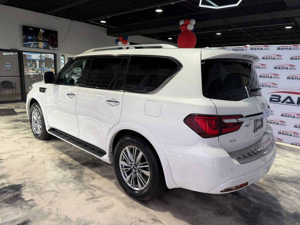 2021 Infiniti QX80 Luxe photo 5