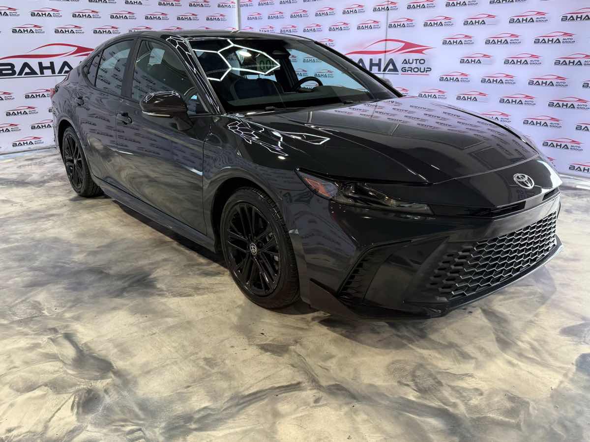 2025 Toyota Camry SE photo 3
