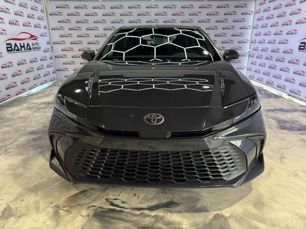 2025 Toyota Camry SE photo 4