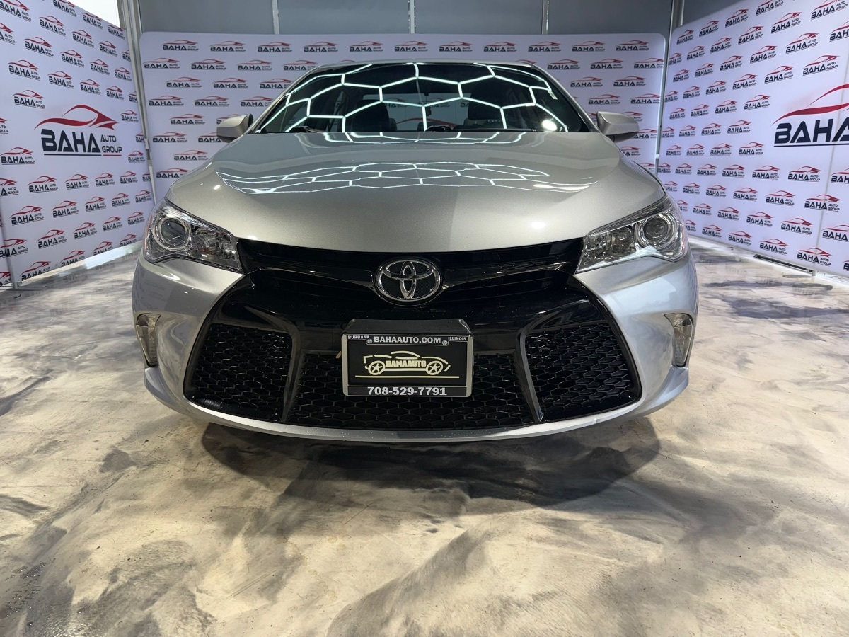 2016 Toyota Camry SE photo 4