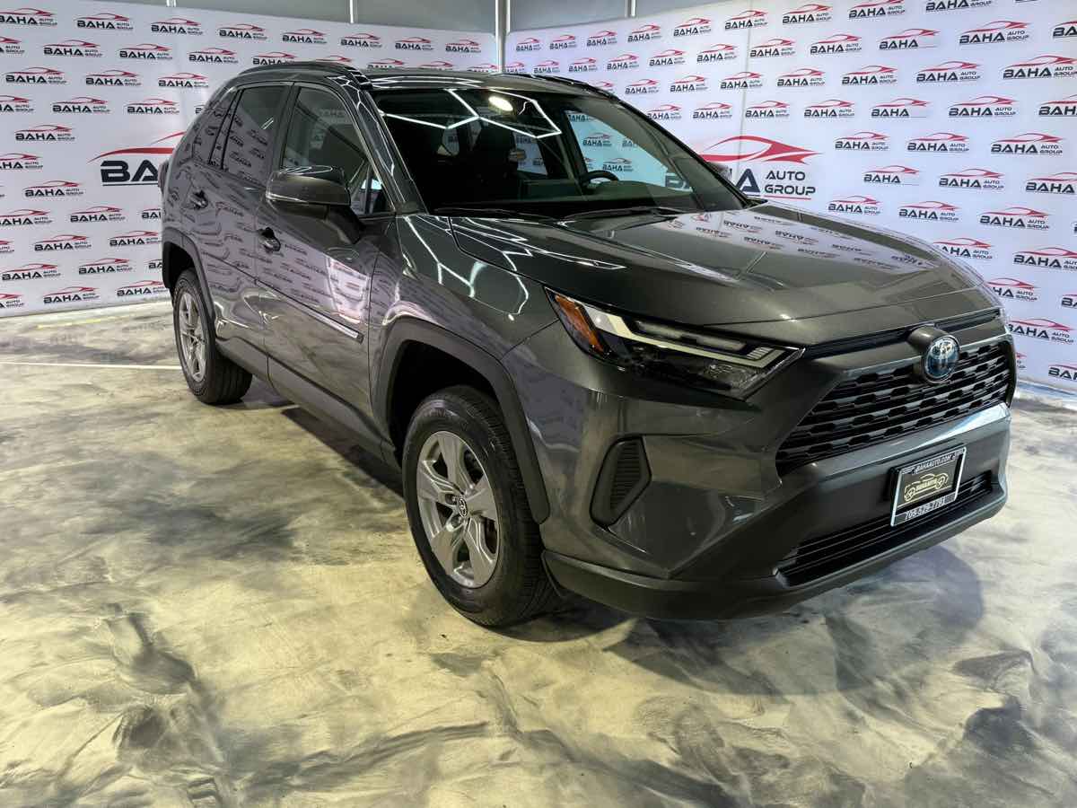 2024 Toyota RAV4 Hybrid LE photo 4