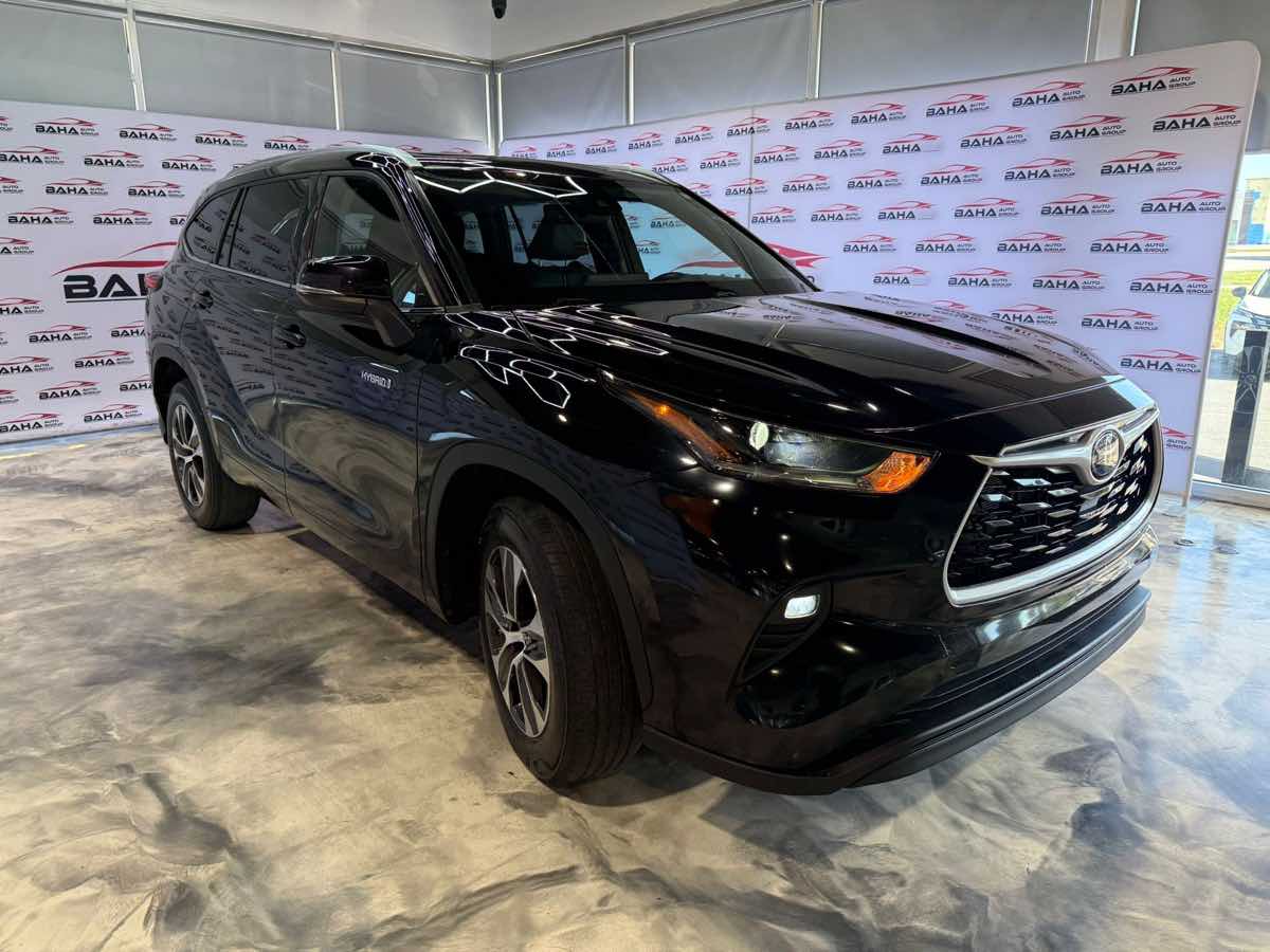 2021 Toyota Highlander Hybrid XLE photo 2
