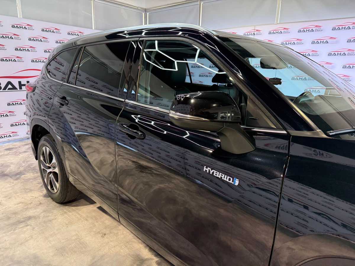 2021 Toyota Highlander Hybrid XLE photo 3