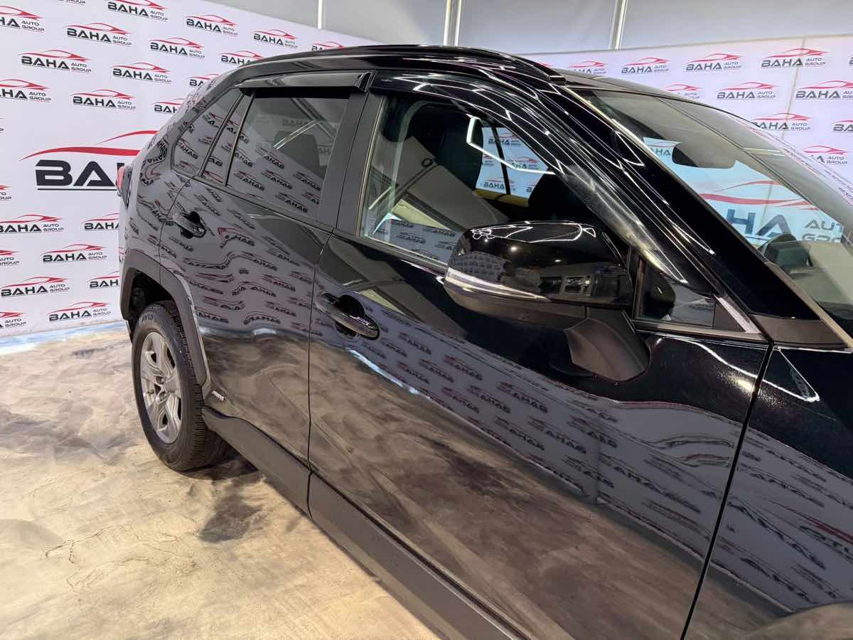 2023 Toyota RAV4 Hybrid LE photo 2