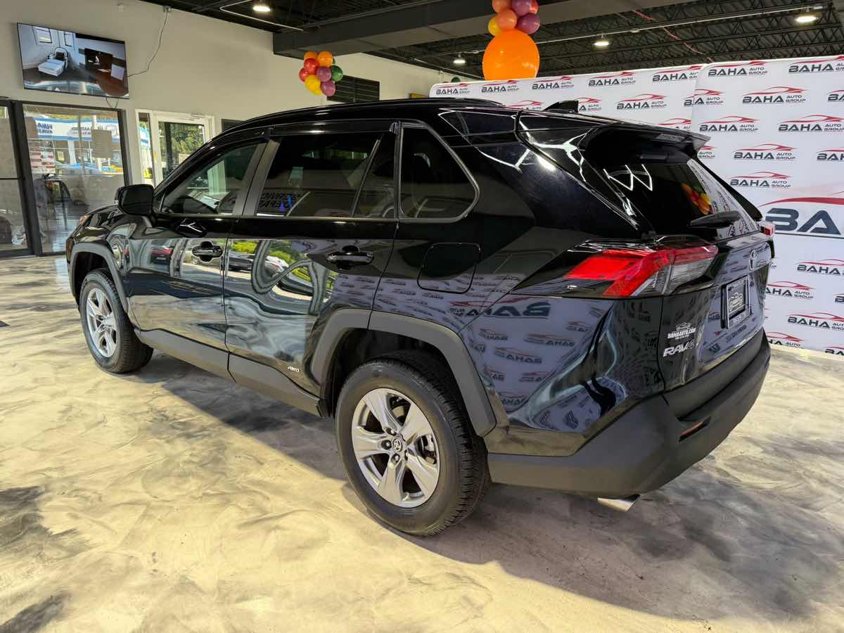 2023 Toyota RAV4 Hybrid LE photo 5