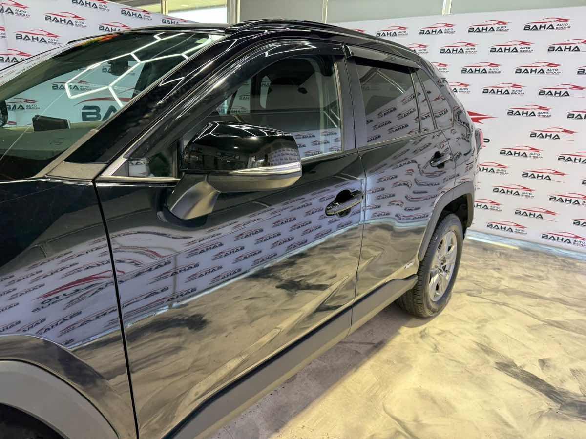 2023 Toyota RAV4 Hybrid LE photo 6