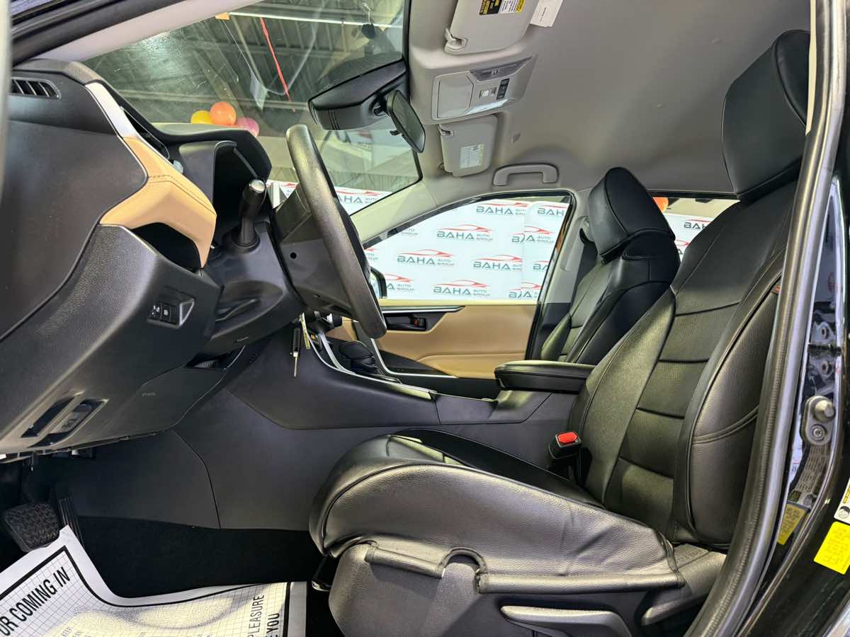 2023 Toyota RAV4 Hybrid LE photo 9