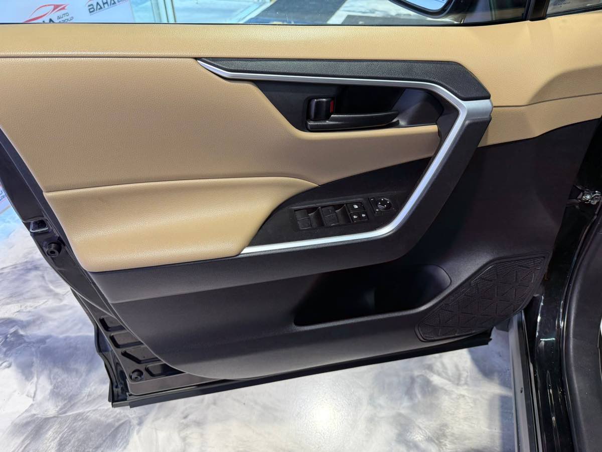 2023 Toyota RAV4 Hybrid LE photo 8