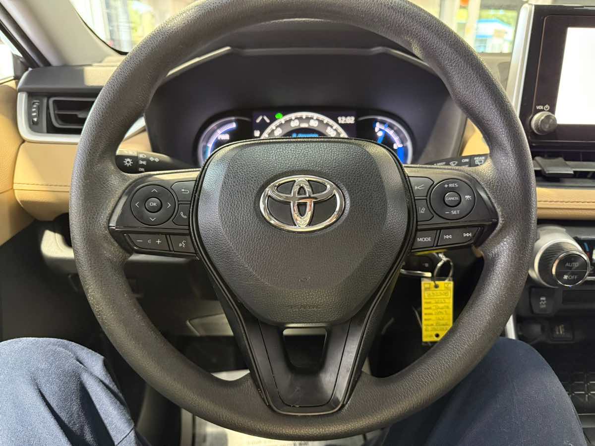 2023 Toyota RAV4 Hybrid LE photo 11