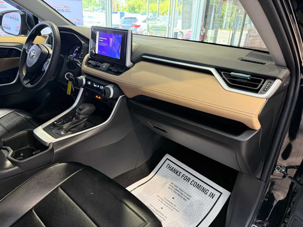 2023 Toyota RAV4 Hybrid LE photo 17