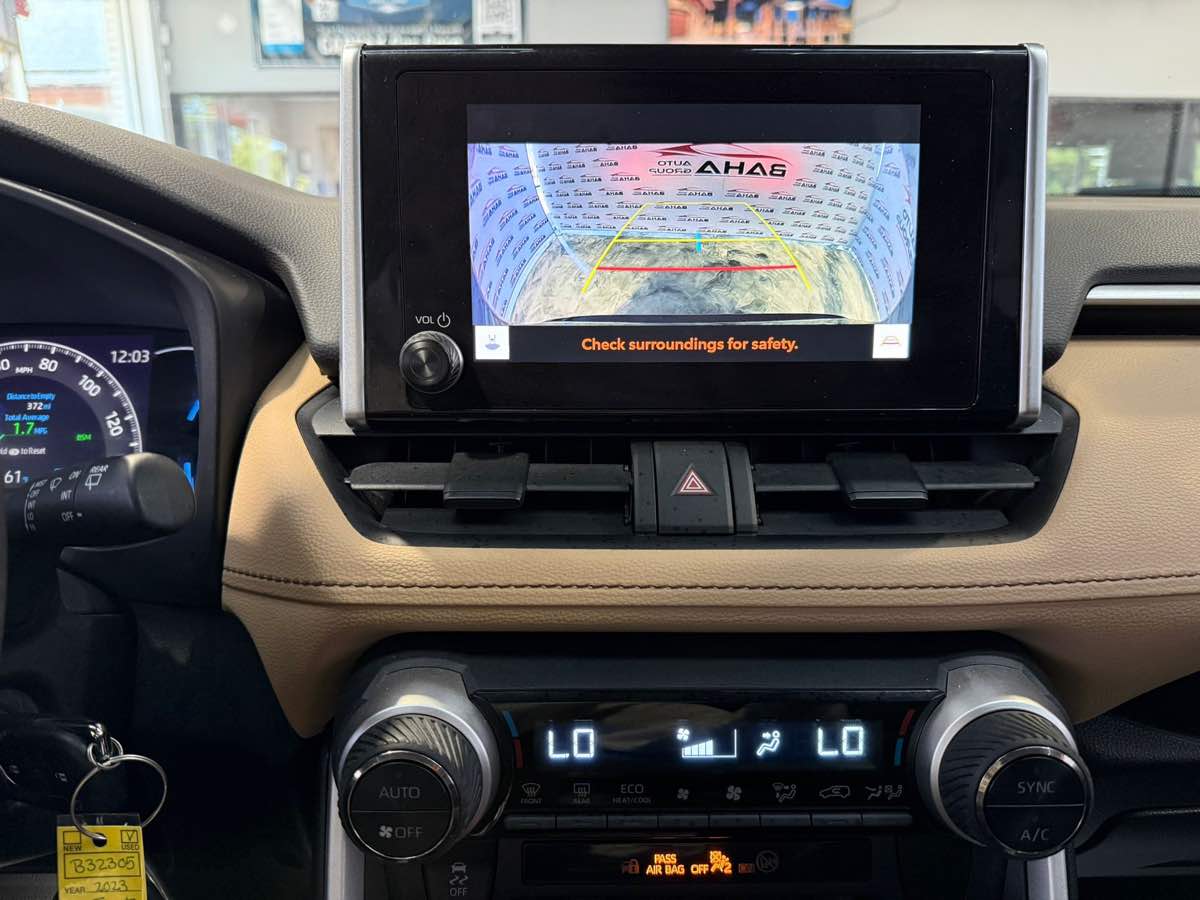 2023 Toyota RAV4 Hybrid LE photo 21