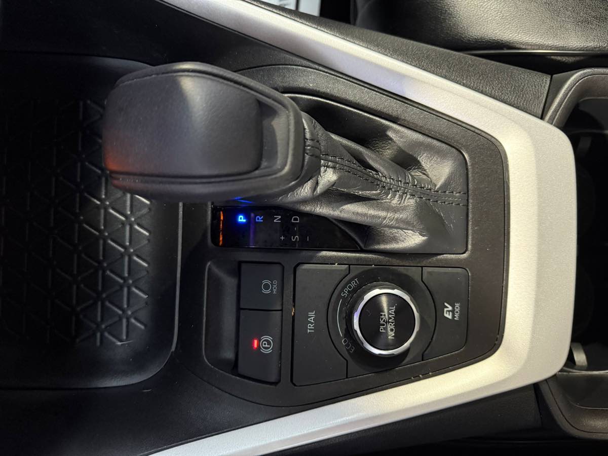 2023 Toyota RAV4 Hybrid LE photo 27