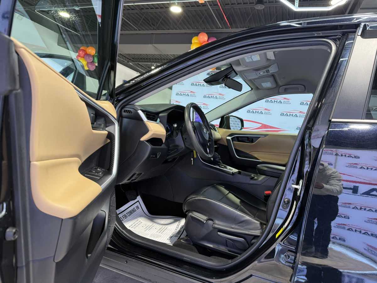2023 Toyota RAV4 Hybrid LE photo 7