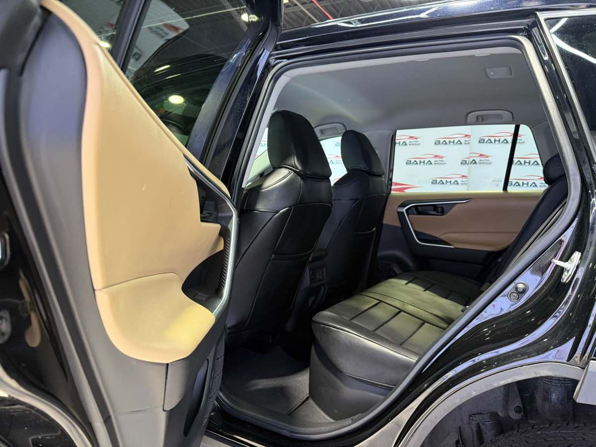 2023 Toyota RAV4 Hybrid LE photo 31