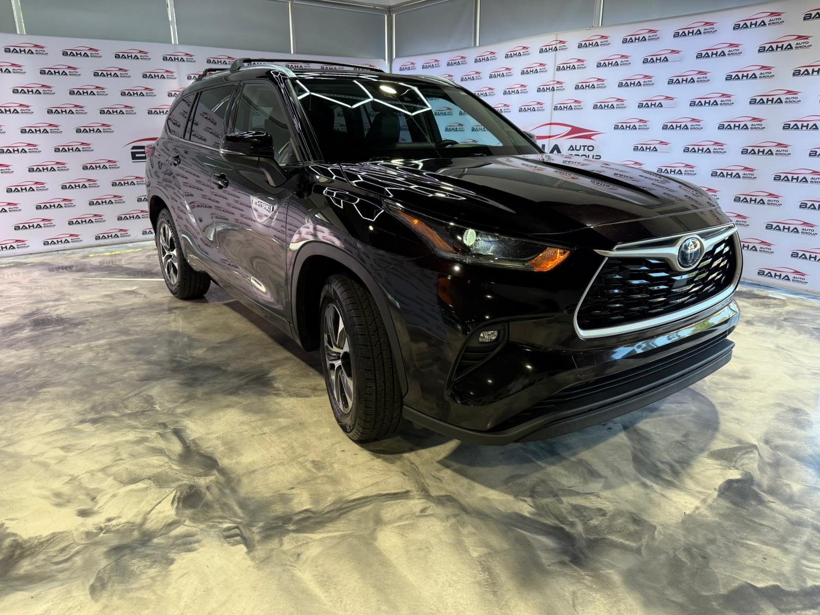 2021 Toyota Highlander Hybrid XLE photo 2