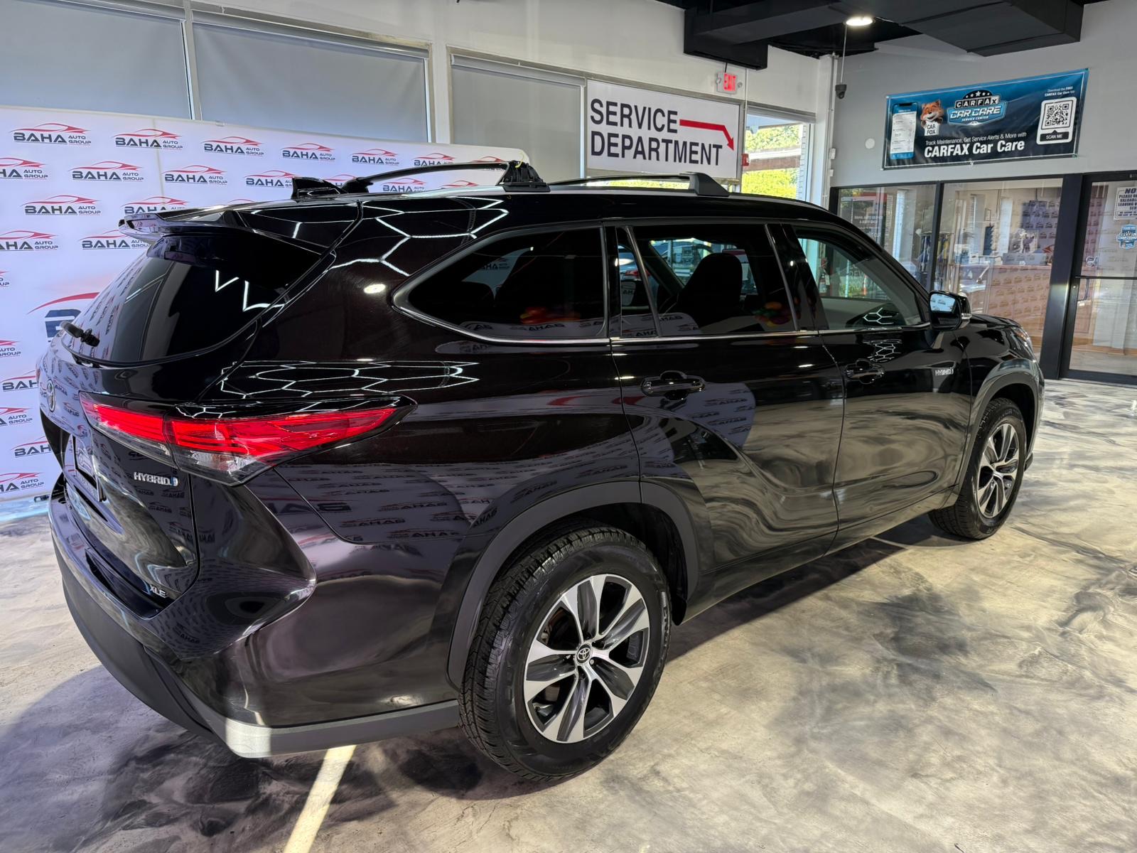 2021 Toyota Highlander Hybrid XLE photo 3